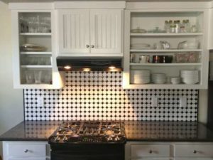 Mark Roemer image of a well organized kitchen